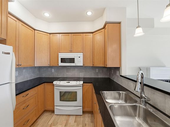 4th image of 399 Wembley Rd #211