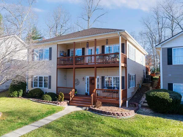 378 Highland Golf Dr, Flat Rock, NC 28731