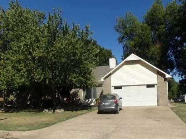 1102 Alexander St, Winfield, KS 67156
