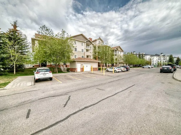 16 Country Village Bay NE #408, Calgary, AB T3K 5Y9