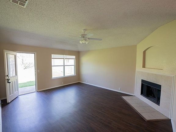3rd image of 320 Oakhurst Dr