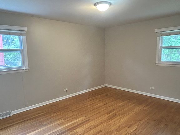 5th image of 330 W Holly Ct