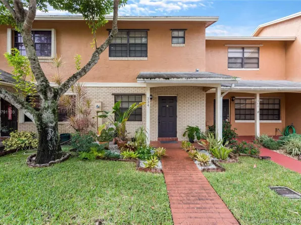 334 NW 103rd Ter, Pembroke Pines, FL 33026
