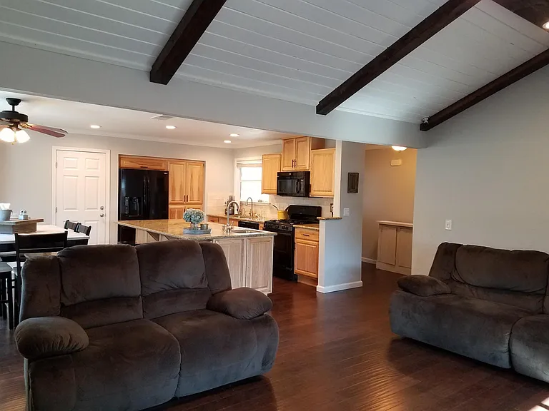 589 Graymont Dr — Photo 12