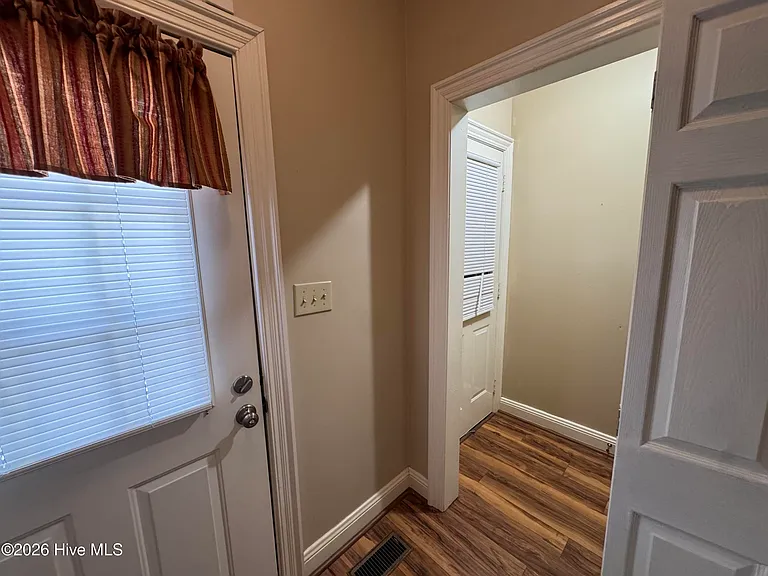 2906 Brentwood Dr N — Photo 17