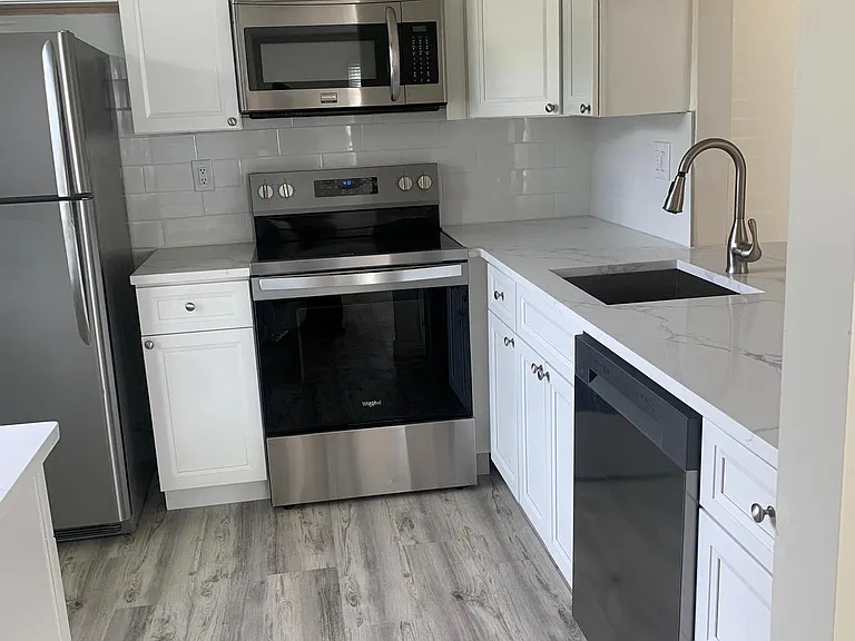 442 Thornwood Dr #A — Photo 9