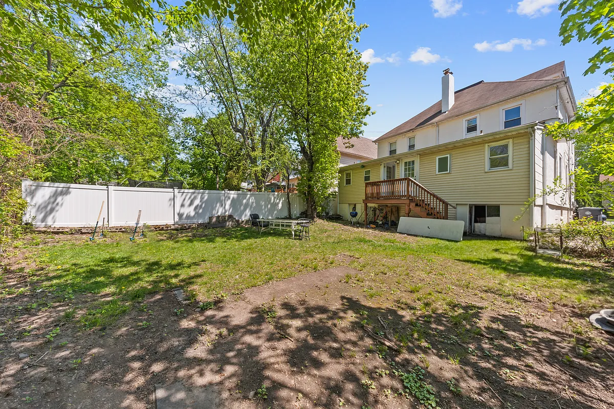 Building Photo - 130 Park Ave #1R