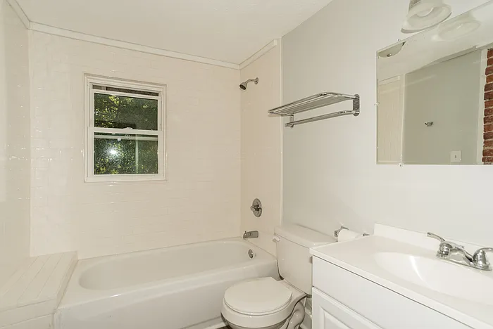 306 N Riley Ave — Photo 10