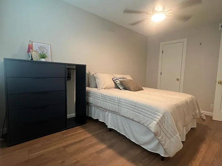 2401 Manor Rd #118 — Photo 10