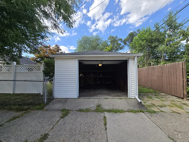 2904 Wolcott St — Photo 5