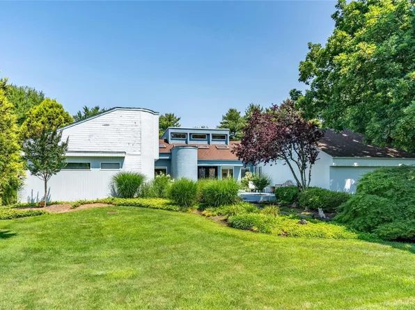 3 The Grasslands, Woodbury, NY 11797