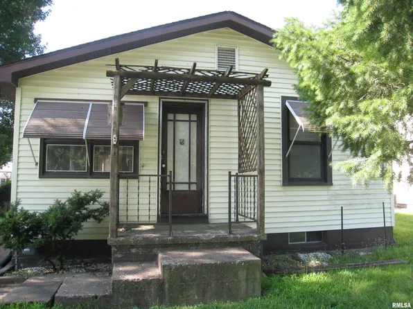 1346 Chestnut St, Quincy, IL 62301