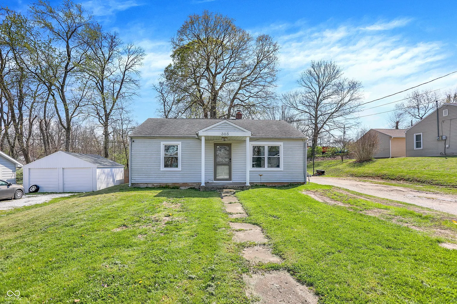303 Warren St photo 1