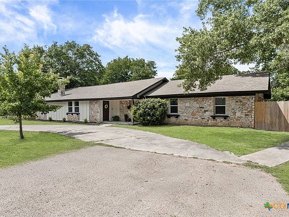 2nd image of 702 E Sandy Ln