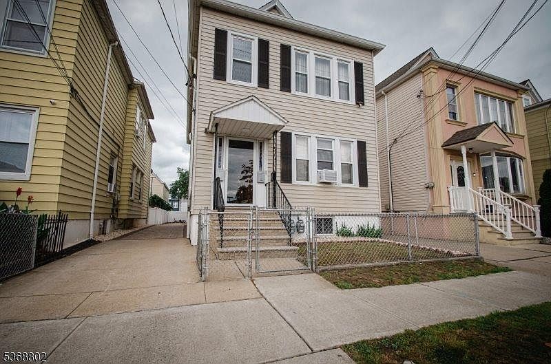 1st image of 74 Harrison Pl #2