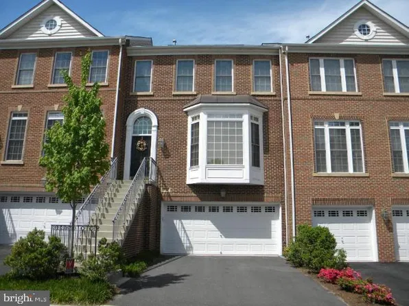 9982 Cyrandall Dr, Oakton, VA 22124