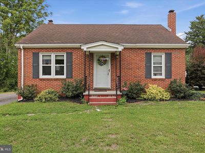 2066 Broad Ln, Falling Waters, WV, 25419