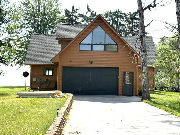 5692 Silver Beach Dr, Onaway, MI 49765