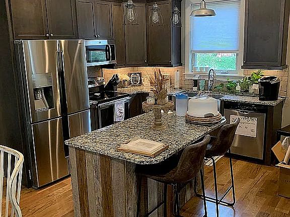 4th image of 1320 Whitower Dr