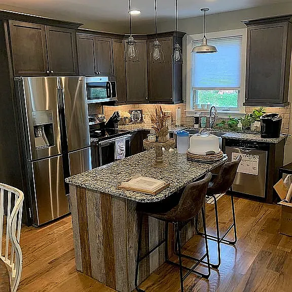 1320 Whitower Dr — Photo 4