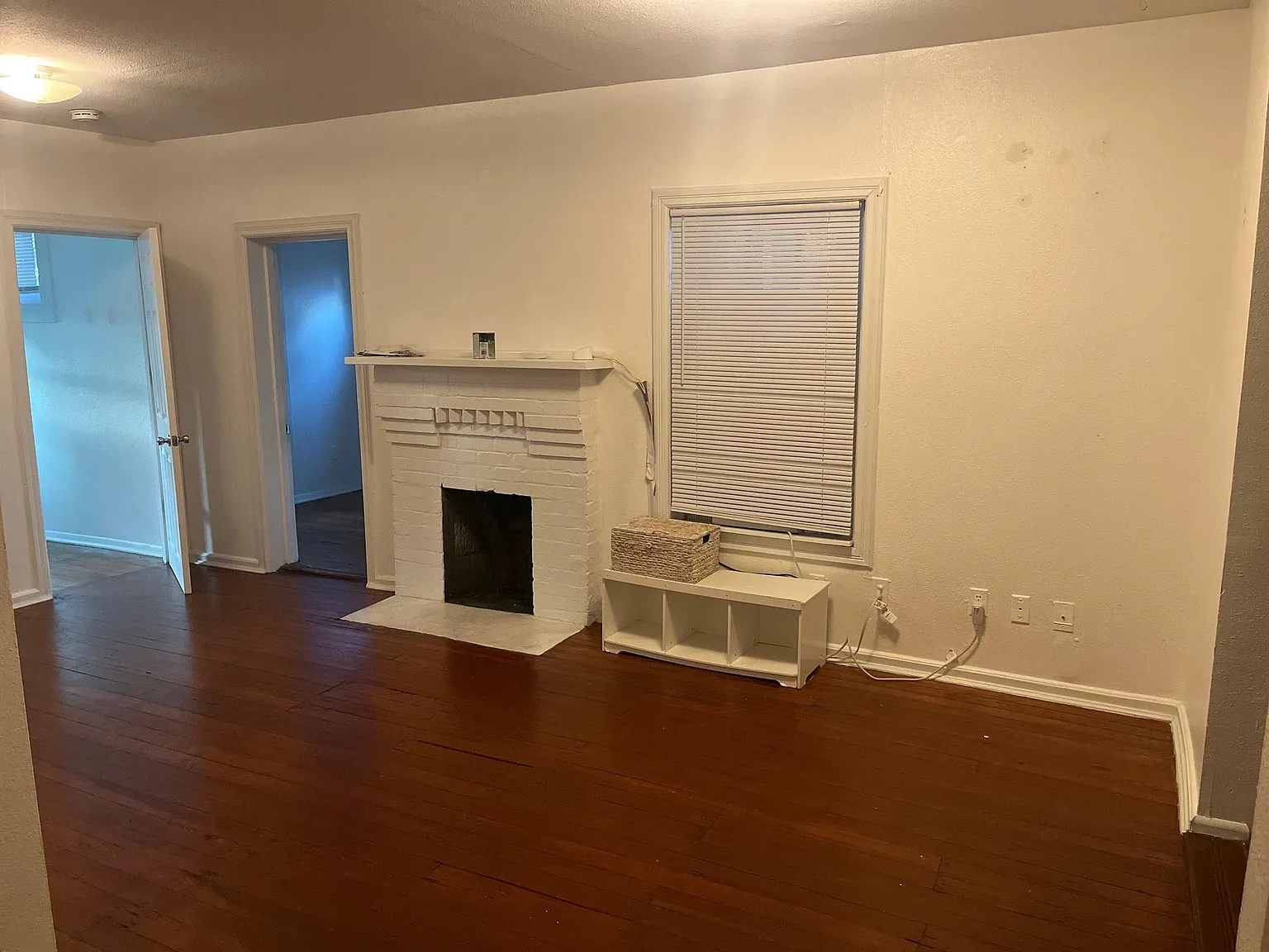 3 bed, 1.0 bath, 800 sqft, $1,950 — Photo 3