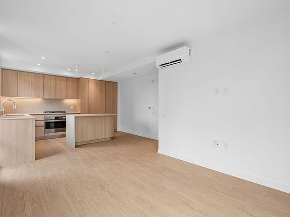 3rd image of 2820 Nanaimo St #221