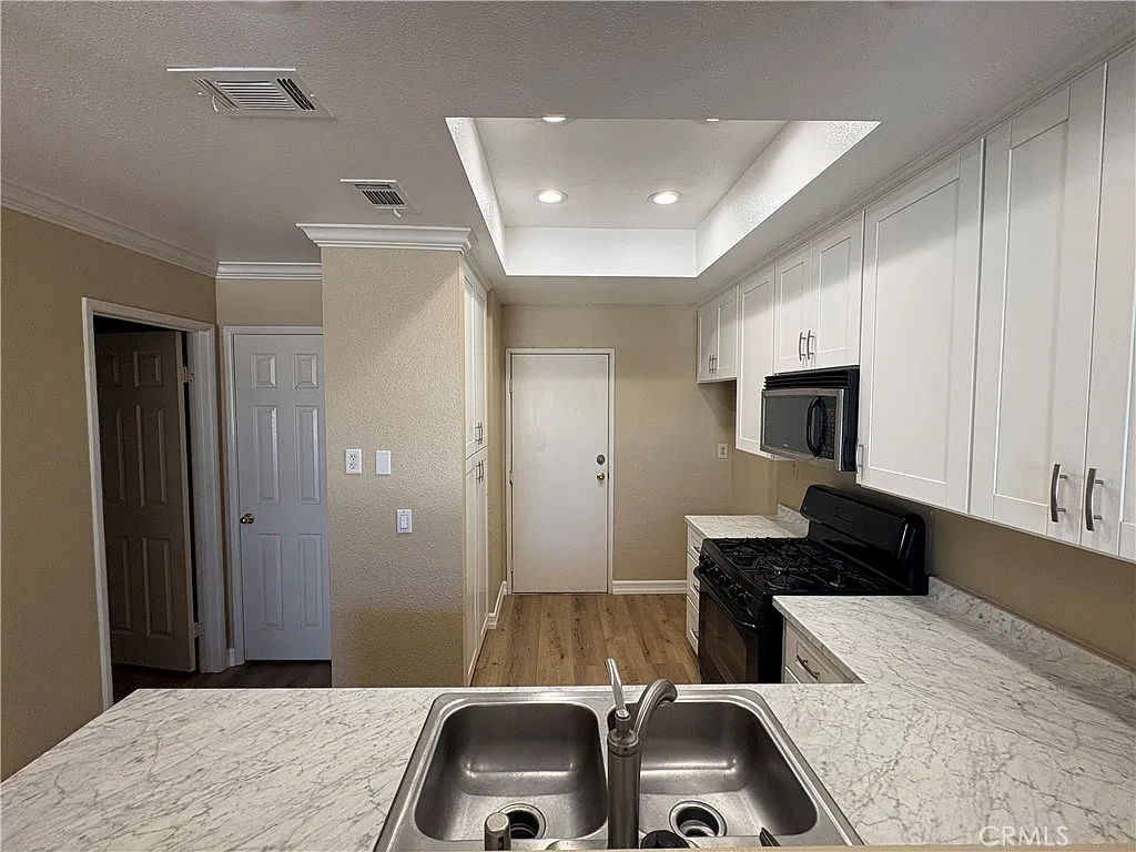 3 bed, 2.5 bath, 1311 sqft, $2,750 — Photo 4