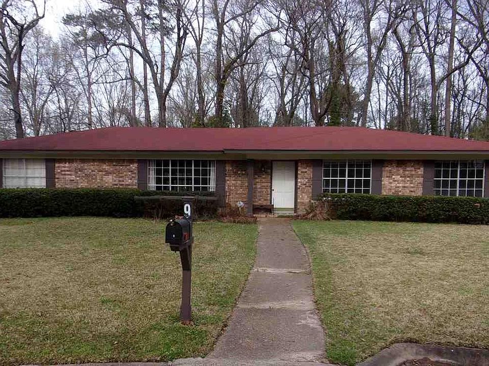 1st image of 9 Green Oaks Pl