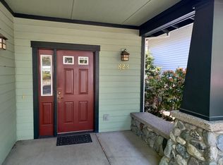 823 Plum Ridge Dr, Ashland, OR 97520