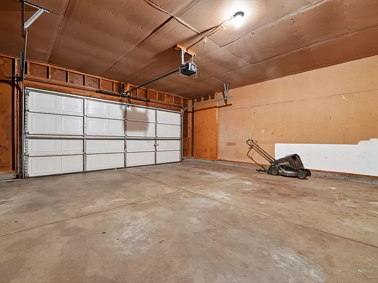 8432-8434 W Thurman St — Photo 12