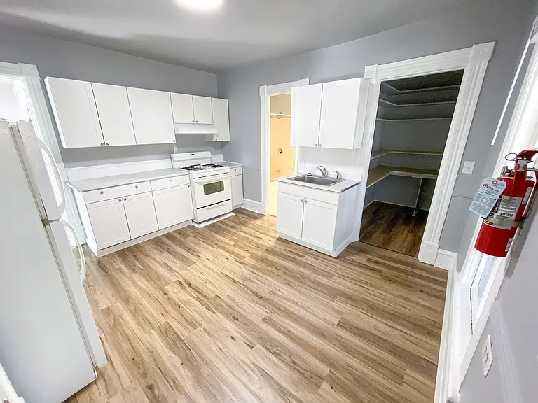176-182 Elmwood Ave — Photo 13