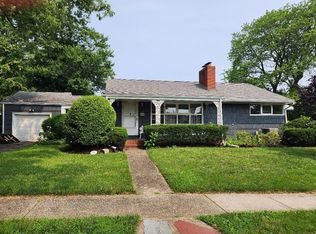 125 Lakedale Dr, Lawrence Township, NJ 08648