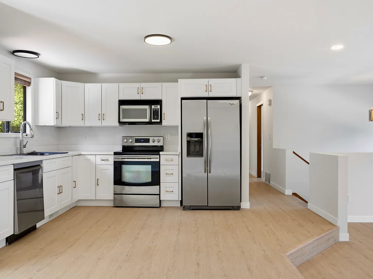 4 bed, 2090 sqft, $3,500 — Photo 4