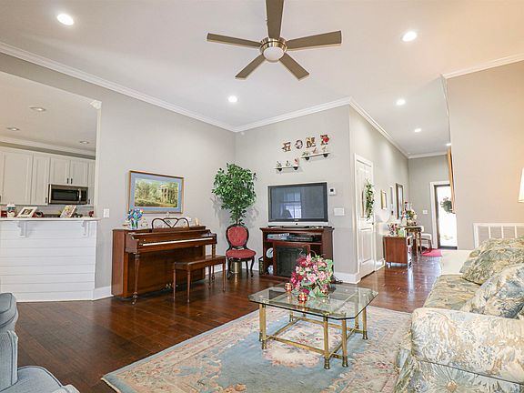 5th image of 101 Twinson Ct