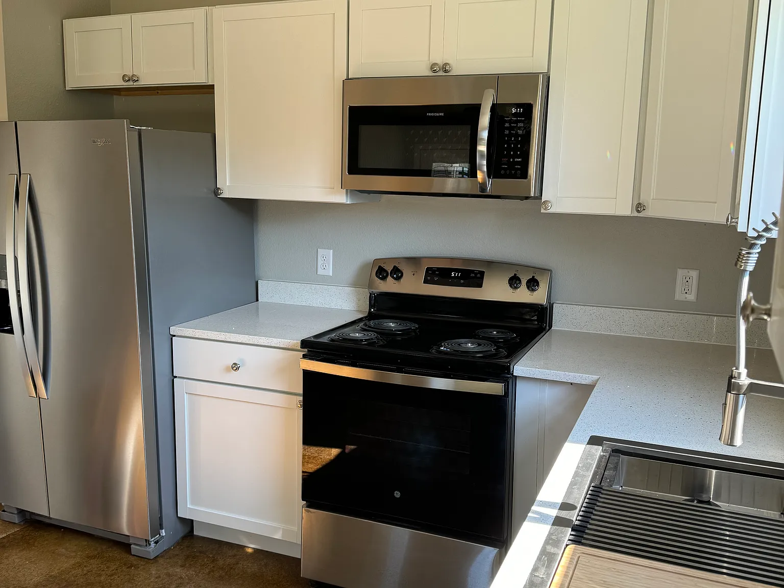 3 bed, 1300 sqft, $1,300 — Photo 3