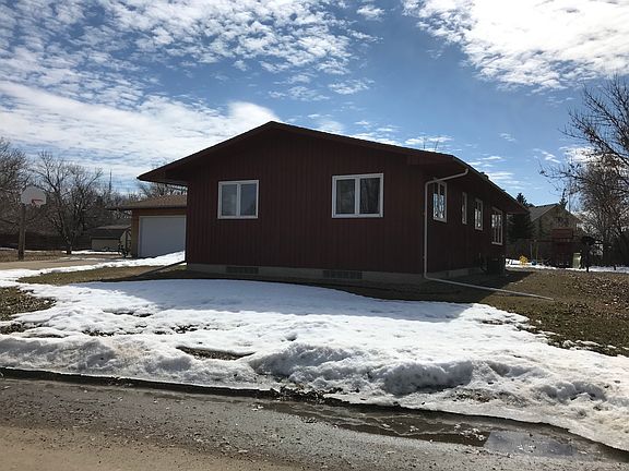 playhouse in back right
