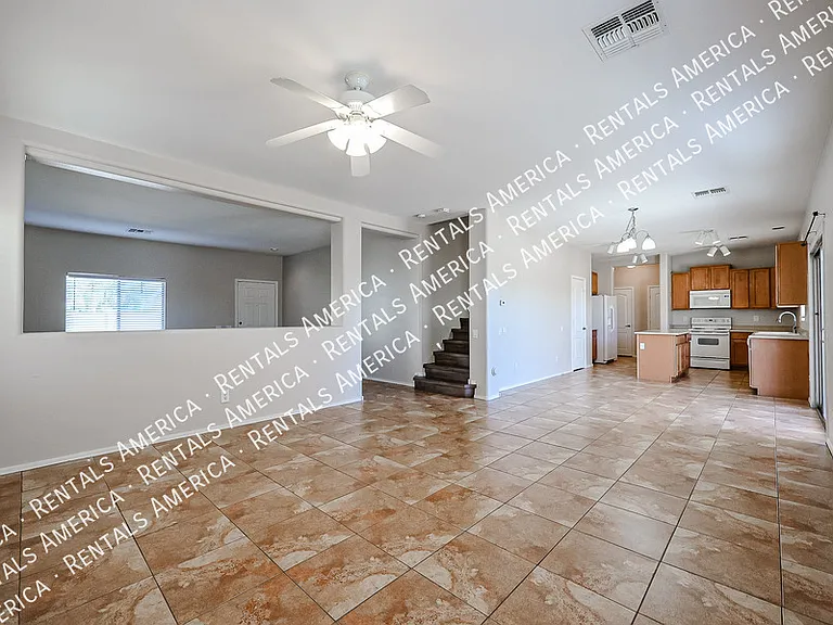910 S 118th Ln — Photo 7