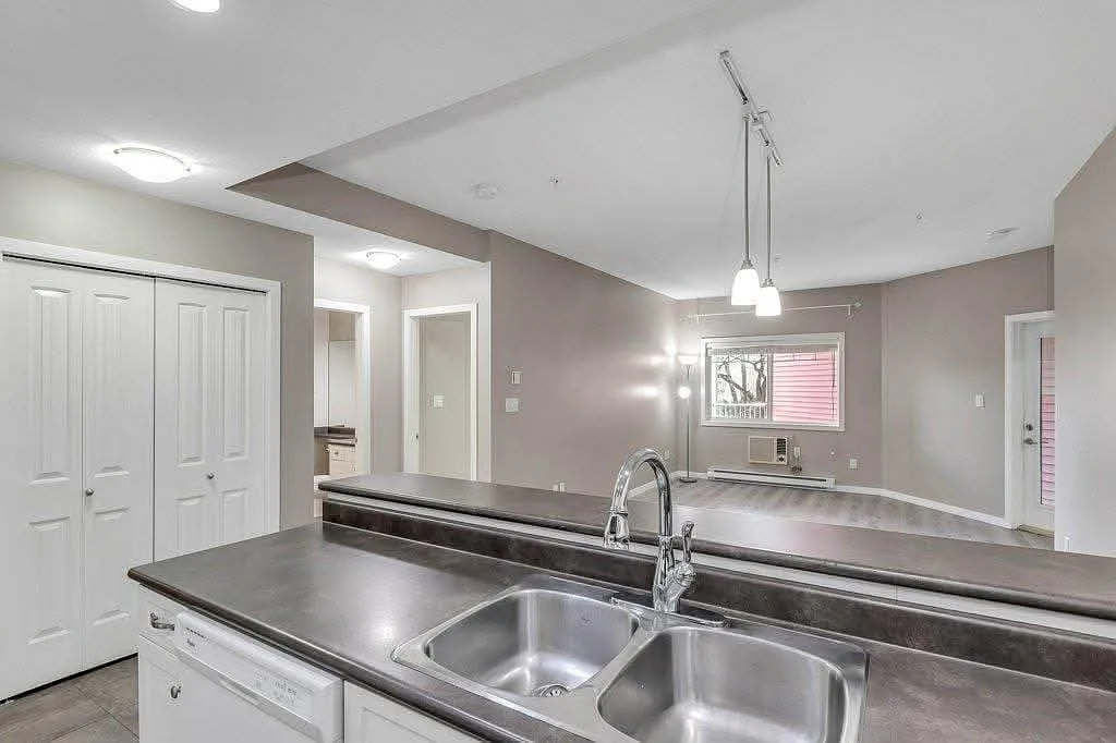 345 Mills Rd — Photo 3