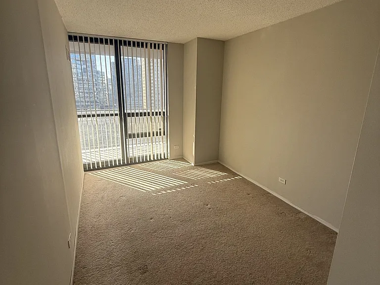 10 E Ontario Condos — Photo 24