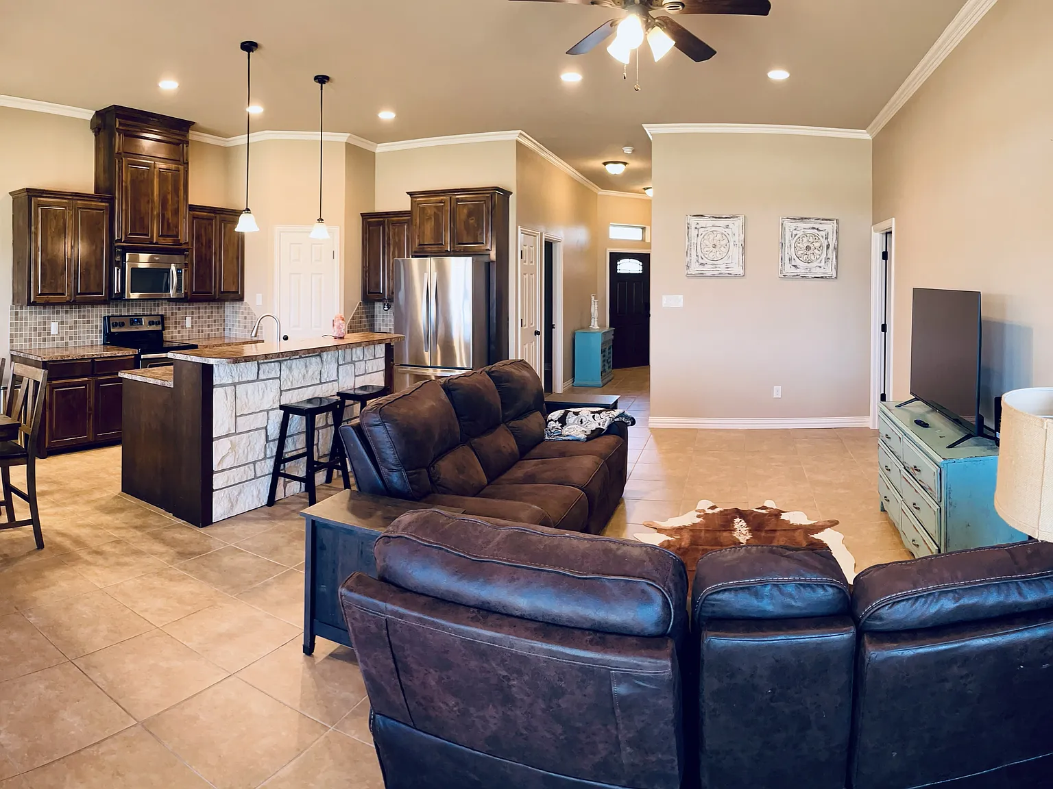 3 bed, 1460 sqft, $4,500 — Photo 2