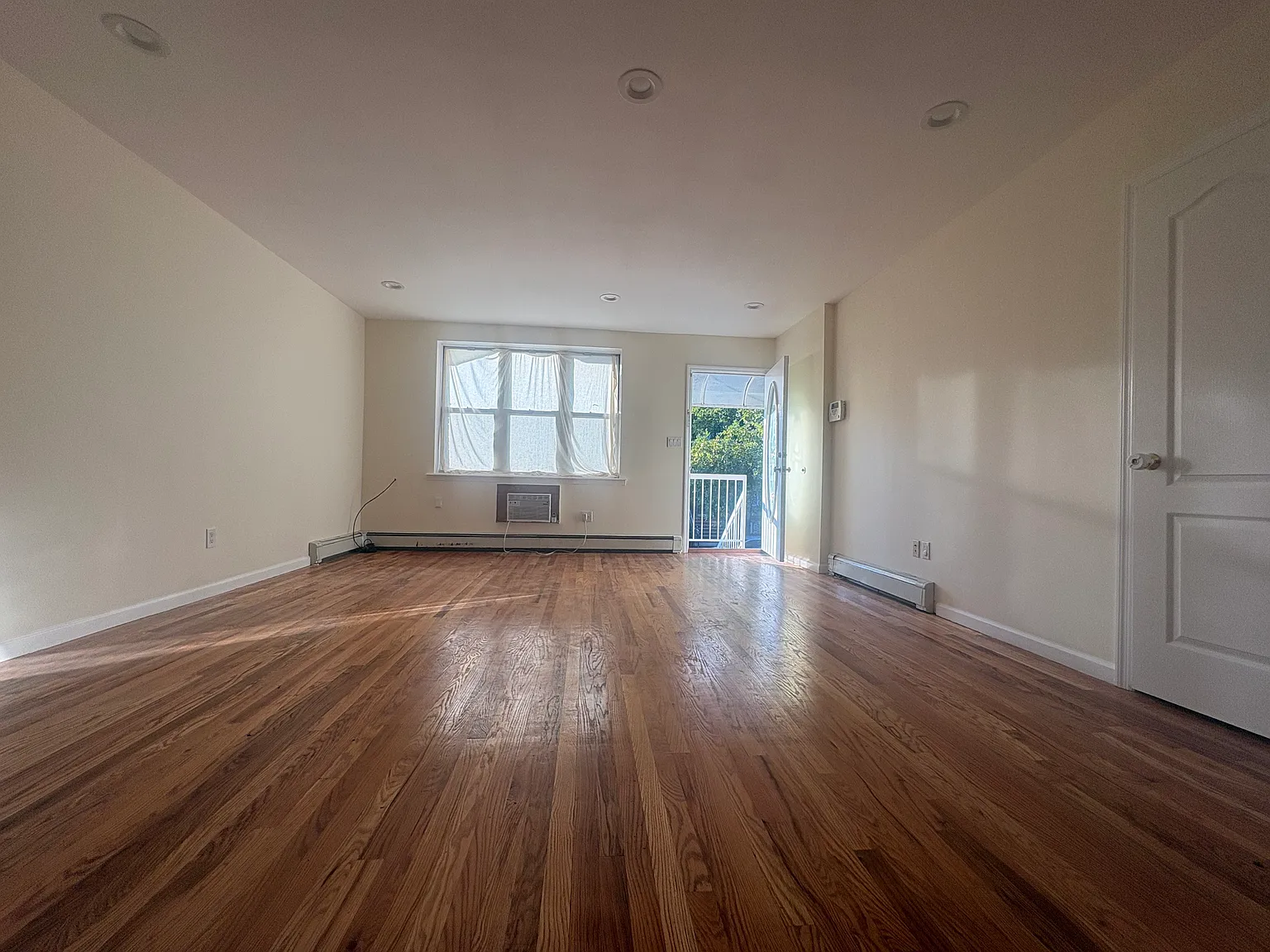 3 bed, 2000 sqft, $2,850 — Photo 1