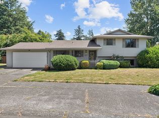 927 SE Sweetbriar Ln, Troutdale, OR 97060