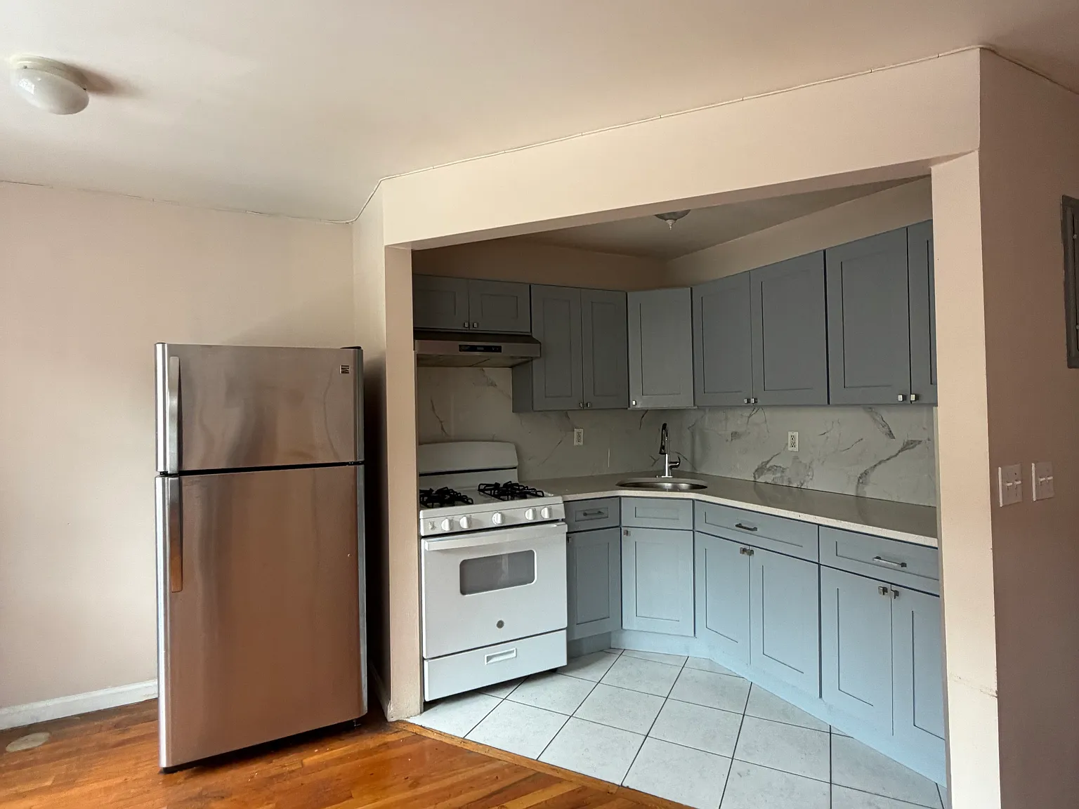55 W 192nd St — Photo 4