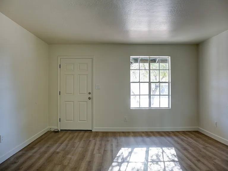 1453 S Cochise — Photo 33