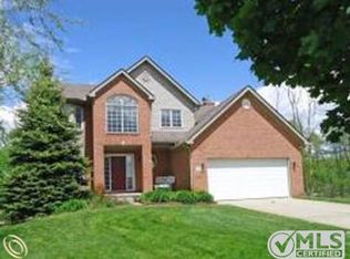 1081 St Andrews Dr, Whitmore Lake, MI 48189