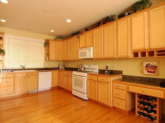 5th image of 37 Sunset Ct NW