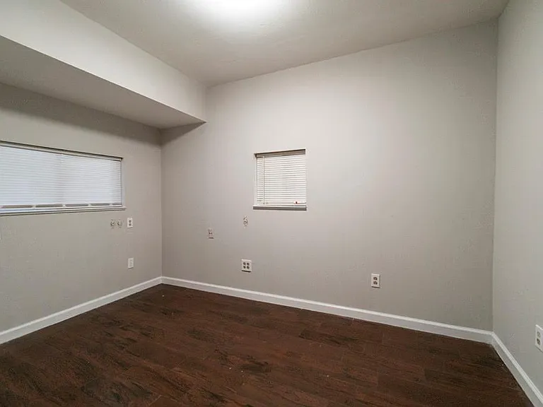 18746 Wood Glen Ln — Photo 15