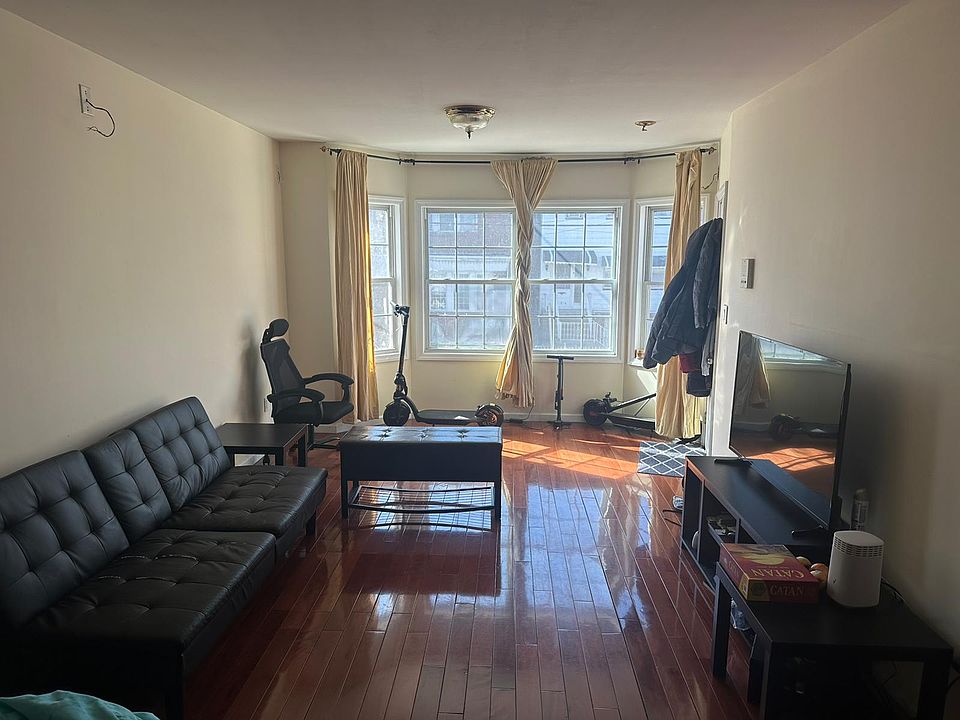 2nd image of 208 Cambridge Ave #2