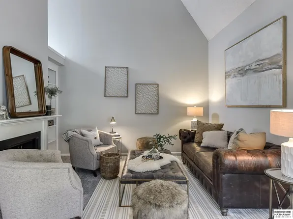 9630 Southby Plz, Omaha, NE 68124