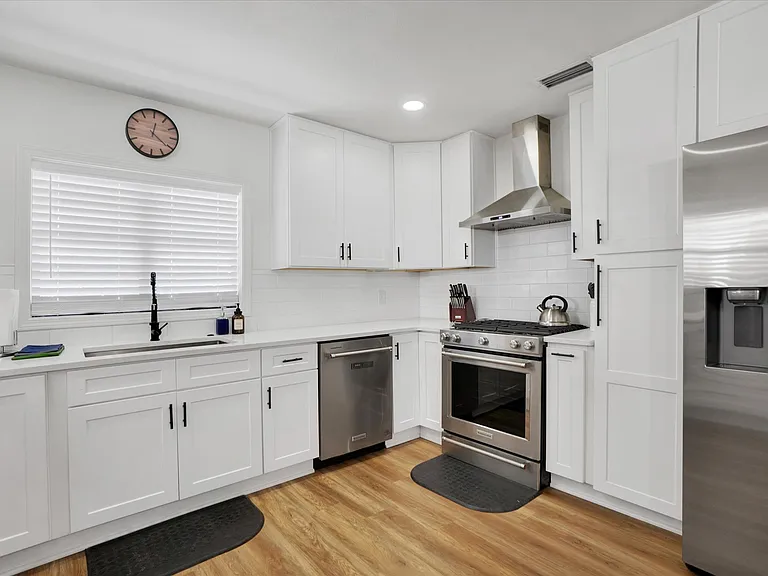 701 S F St — Photo 1